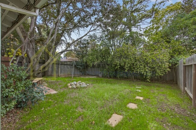 Building Photo - 8973 El Mirador Dr