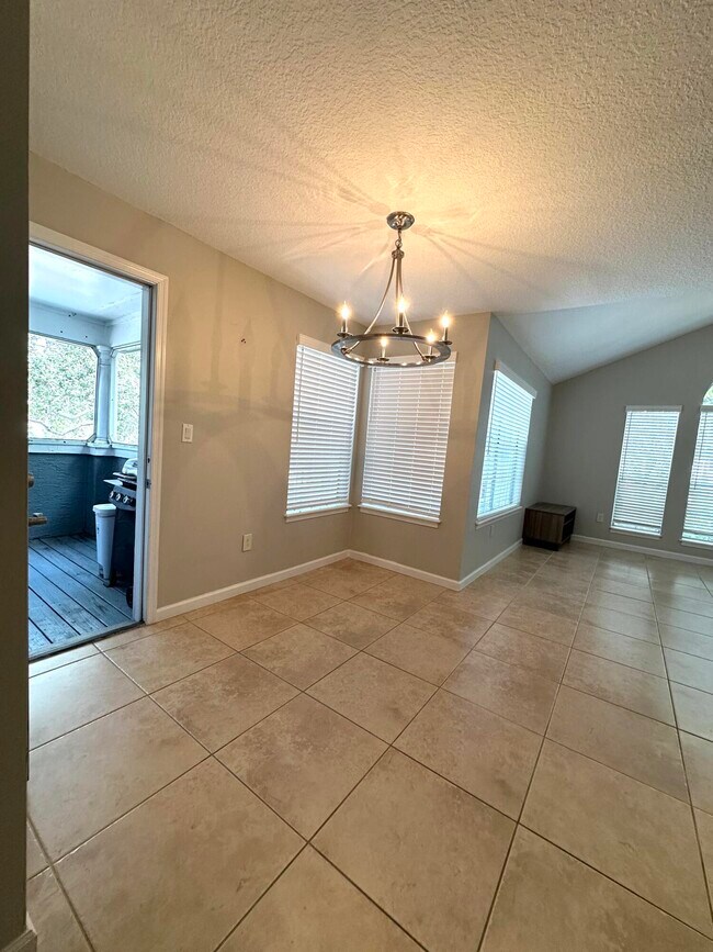 Building Photo - 1050 Crystal Way