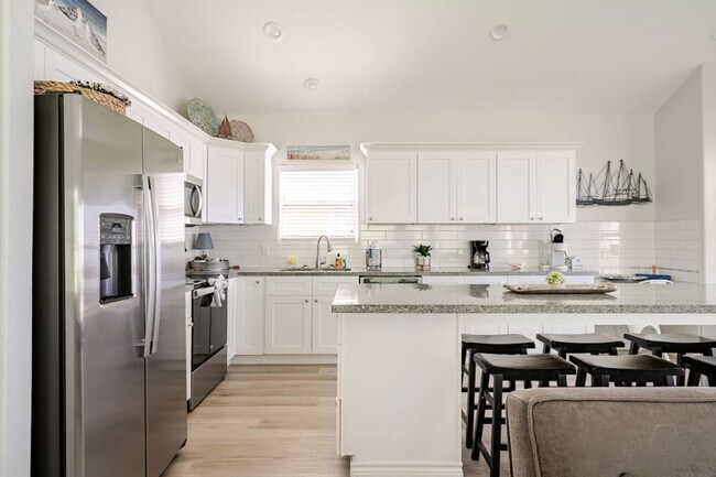 Building Photo - 1714 Texas 87-SI ID1252629P