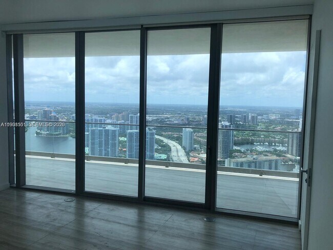 Building Photo - 18975 Collins Ave