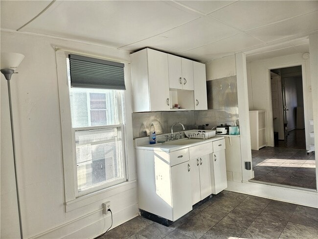 Building Photo - 607 N Cayuga St