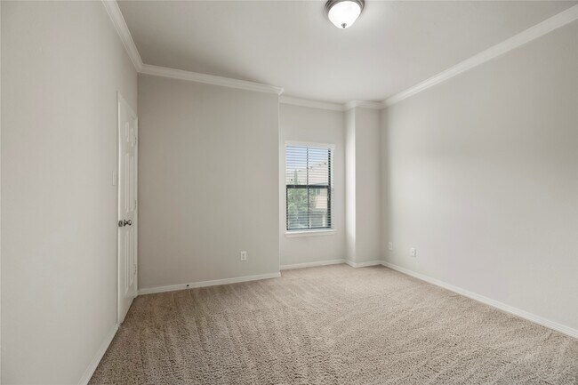 Building Photo - 3019 Royal Oaks Grove