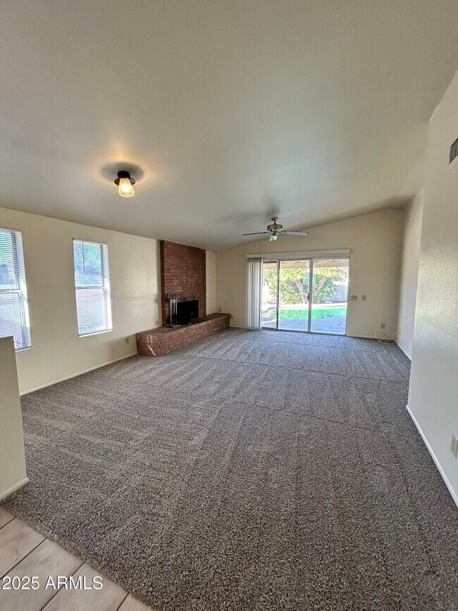 Building Photo - 2120 N Yucca Ct