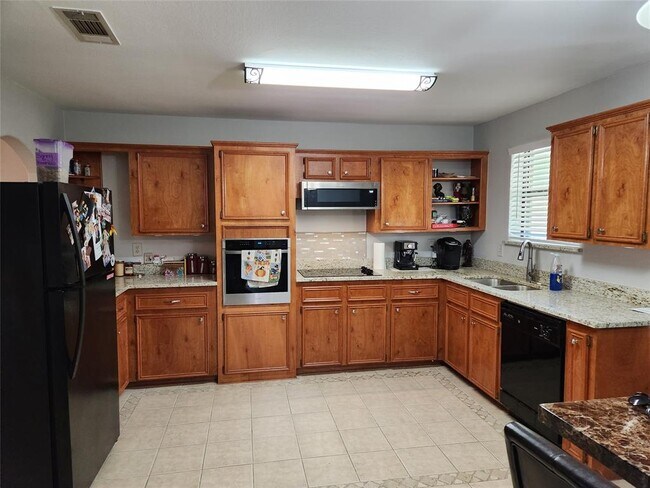 Building Photo - 21600 Long Hill Dr