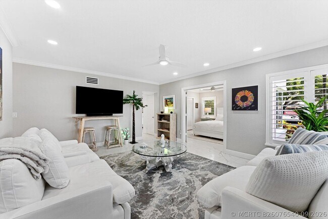 Building Photo - 990 Casuarina Rd