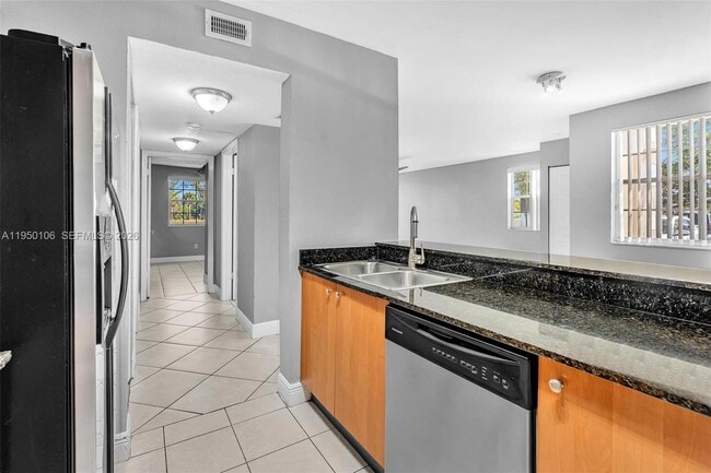 Building Photo - 2881 N Oakland Forest Dr