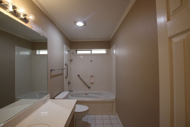 Building Photo - Beautiful 3 Bedroom in Tyler! Coming Soon!