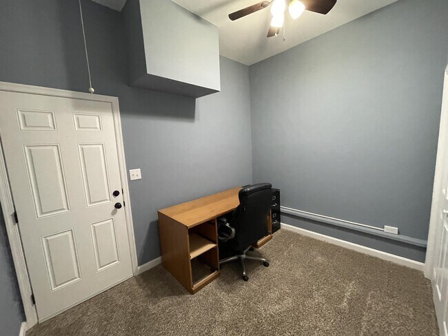 Building Photo - 1331 Middleneck Dr