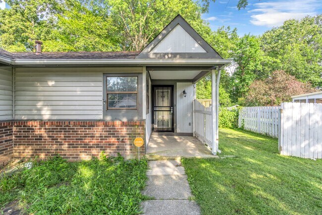 Building Photo - 833 Delray Dr