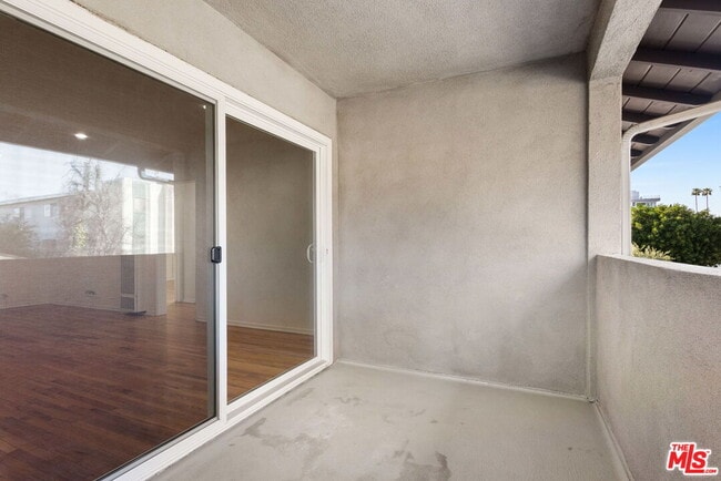 Building Photo - 10610 Landale St