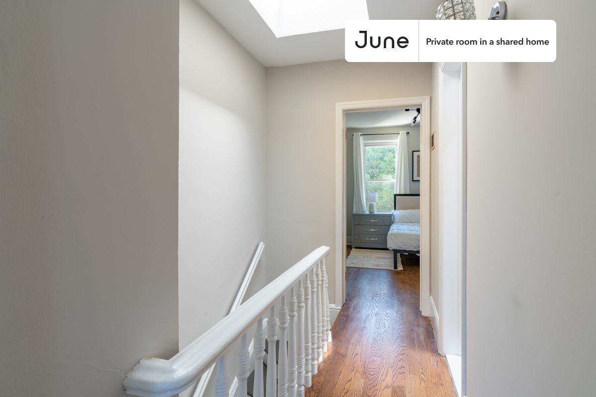 Building Photo - Room in Shared 3 bed/1.5 bath home