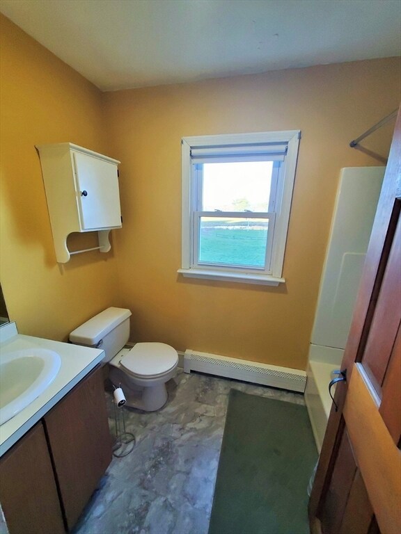 Building Photo - 450 Oak St