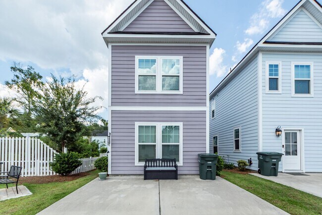 Building Photo - 7102 Channel Park Dr