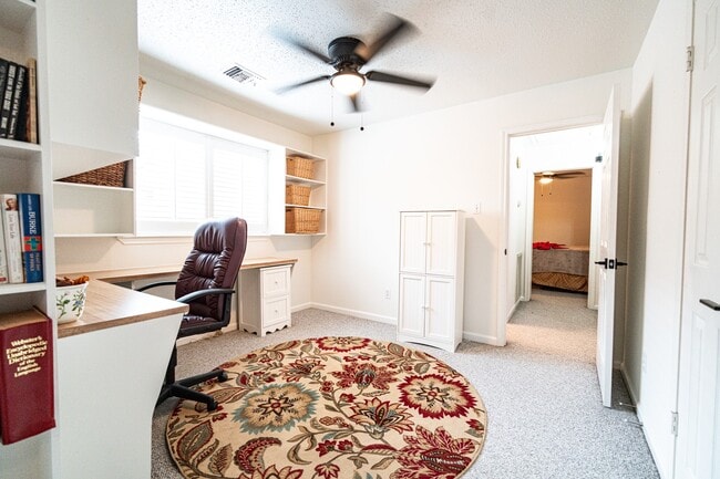 Building Photo - 3026 S Peach Hollow Cir