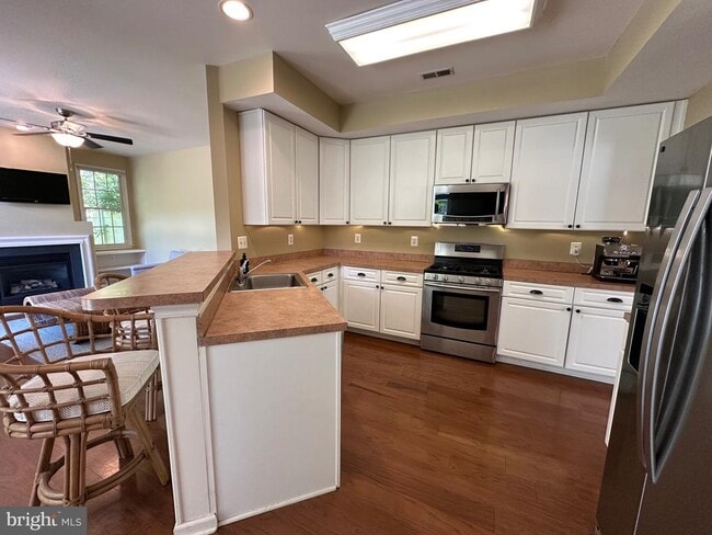 Building Photo - 28405 Pinehurst Cir