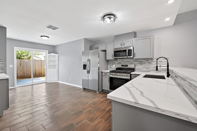 Building Photo - 3238 E Rangecrest Pl