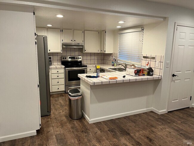 Building Photo - 329 E T St