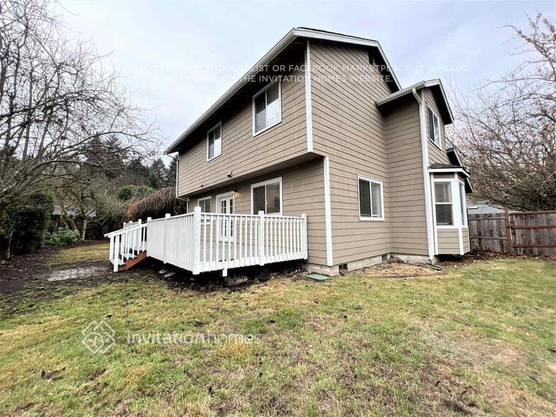 Building Photo - 1722 Mapleview Ct NE