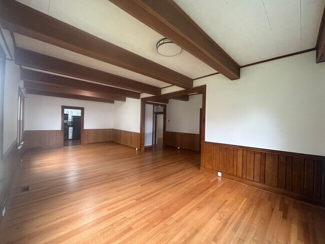 Building Photo - Your perfect 4-bed / 2-beth home in Elizabethton awaits! $2400
