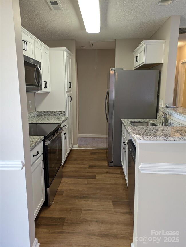 Building Photo - 329 Cedarcroft Dr