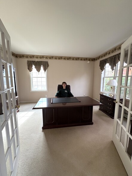 Building Photo - 65 Forman Dr