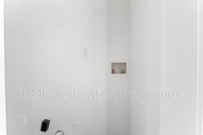 Building Photo - 918 S Appleton Ave