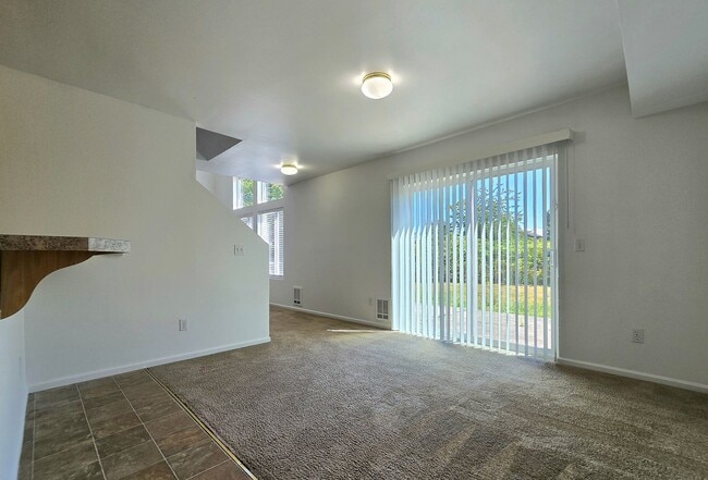 Building Photo - 1205 Frontier Cir E