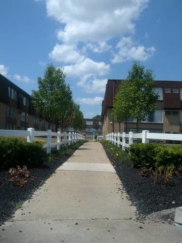 Building Photo - 12900 W Outer Dr