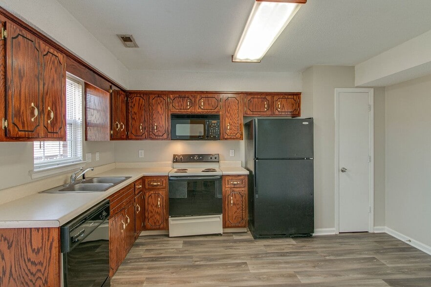 Building Photo - 1244 Parkway Pl