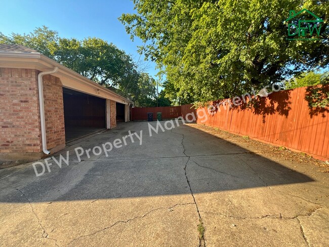 Building Photo - Charming Single-Story 2/2 Duplex with 2-Car Garage Just Steps from Your Back Door – Arlington, TX
