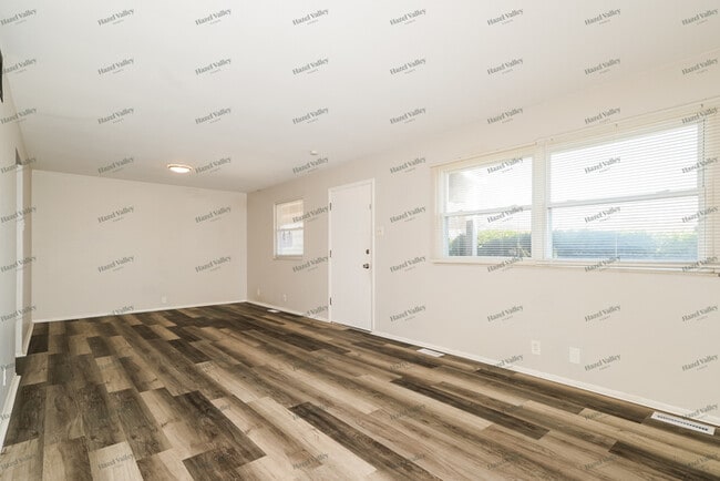 Building Photo - 310 Patterson Ln