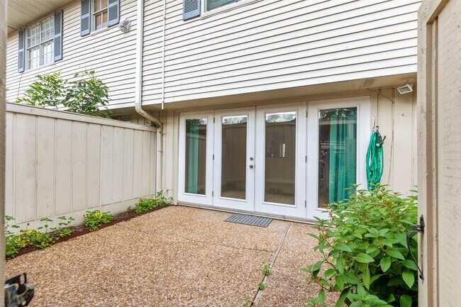 Building Photo - 2107 Lander Ln