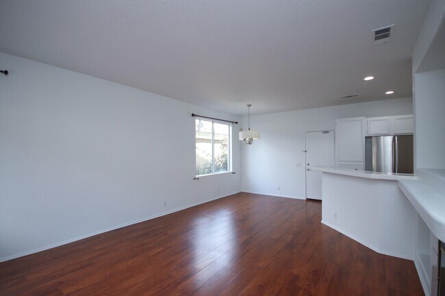 Building Photo - 1100 Rosewalk Way