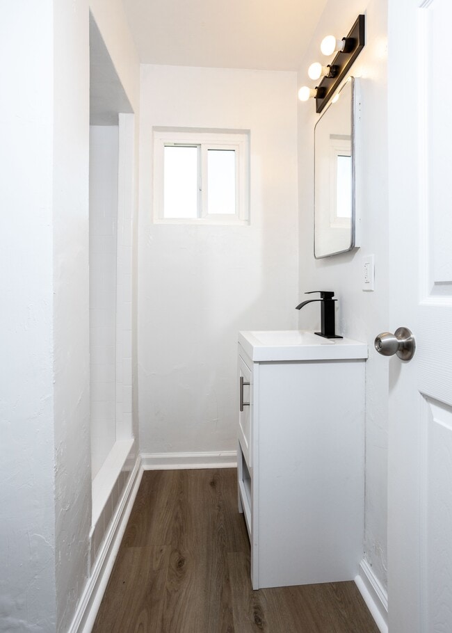 Building Photo - 312 S Myrtle St