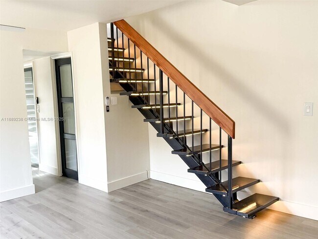 Building Photo - 5530 W 26th Ct