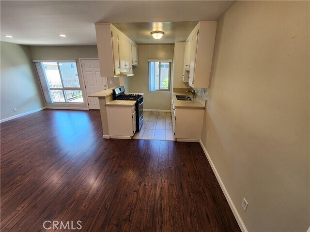 Building Photo - 7925 Vineland Ave