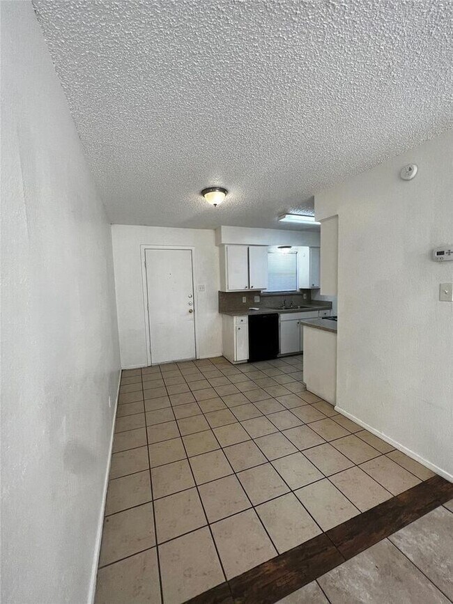 Building Photo - 4936 Diaz Ave