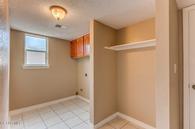 Building Photo - 628 Paseo Hermoso Dr