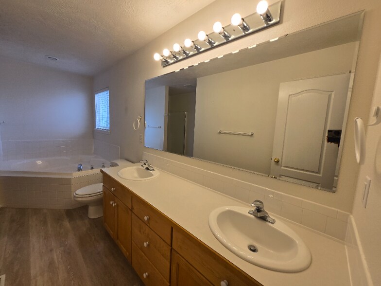 Building Photo - 2660 S Spring Bar Way