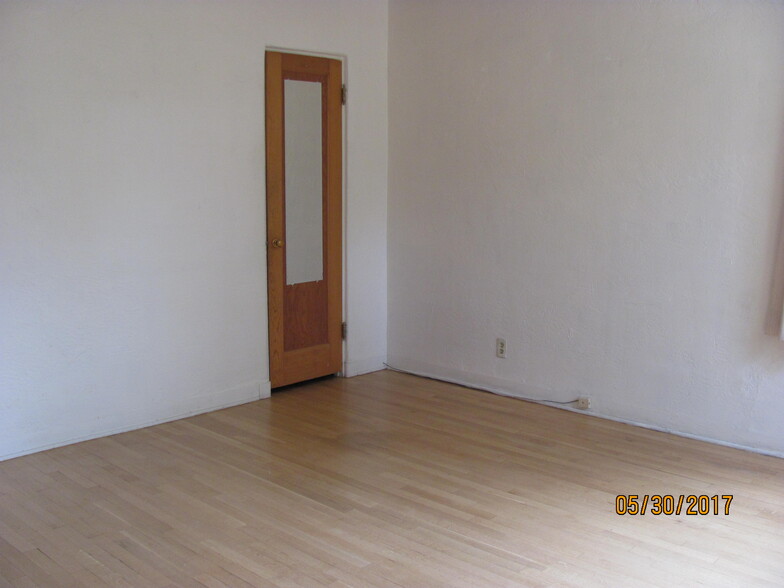 Building Photo - 701 Jefferson St NE