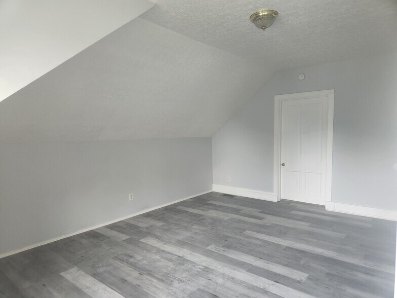 Building Photo - 1036 S 7th St