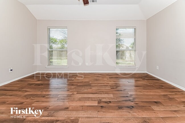 Building Photo - 2103 Cardinal Dr