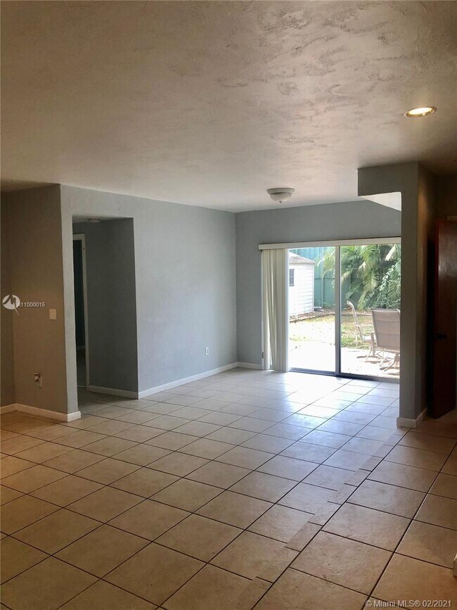 Building Photo - 9202 SW 73rd Avrd