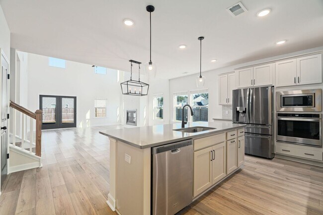 Building Photo - Elegant & Spacious Home in Summerville’s Cane Bay Community