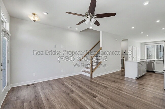 Building Photo - 1007 Simcoe Ln