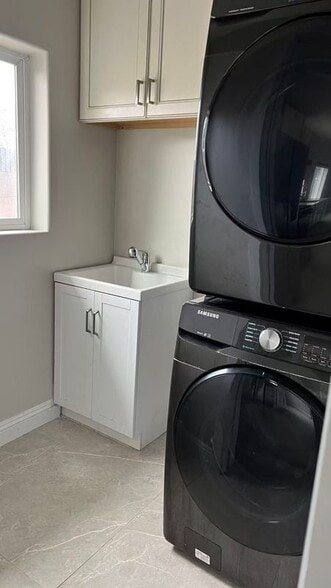 Building Photo - 5753 Maxson Dr