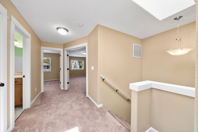Building Photo - 4725 SE 28th Ave