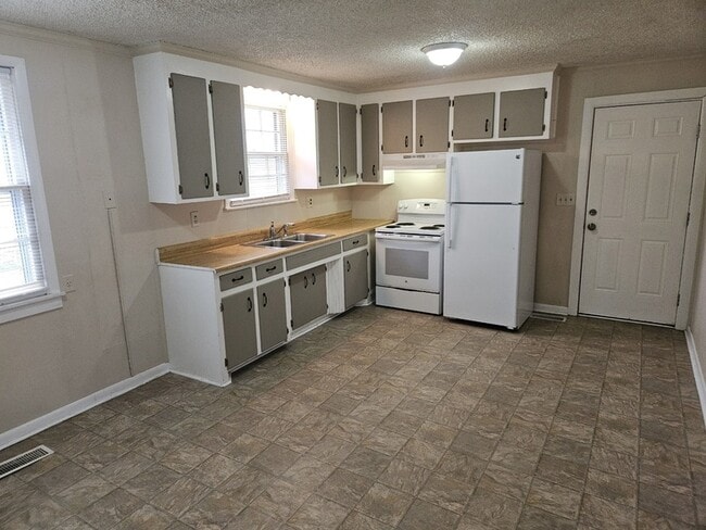 Building Photo - 203 Branch Trail