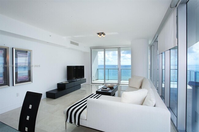 Building Photo - 17001 Collins Ave