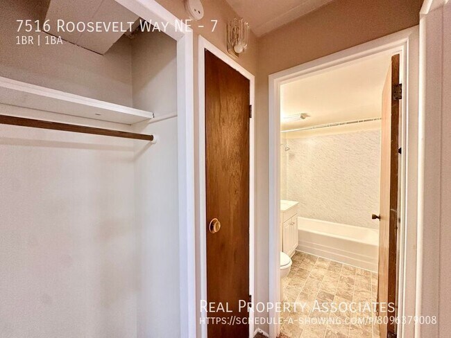 Building Photo - 7516 Roosevelt Way NE